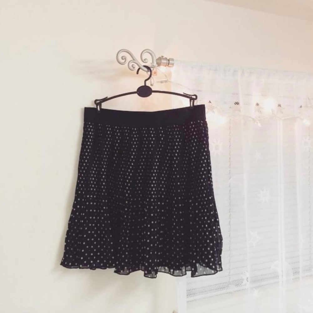 Black and brown polka dots chiffon pleated skirt (size s)
